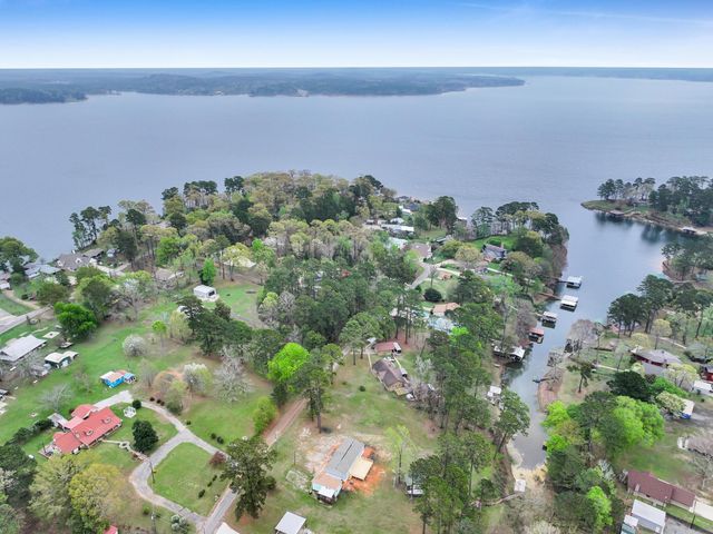 270 Andrew Jackson Circle, Hemphill, TX 75948