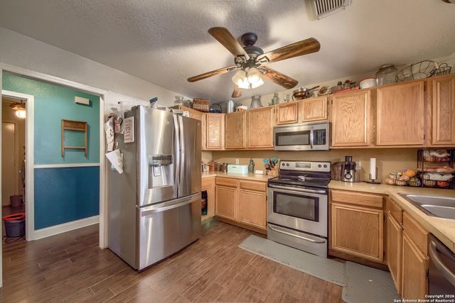 200 Meadowview, Lytle, TX 78052