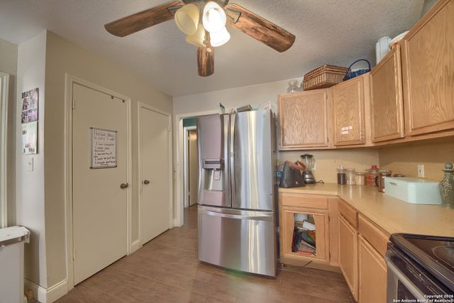 200 Meadowview, Lytle, TX 78052