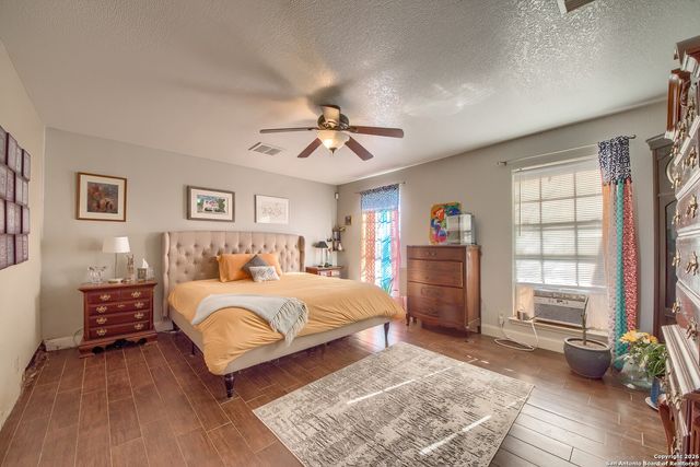 200 Meadowview, Lytle, TX 78052