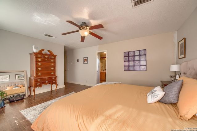 200 Meadowview, Lytle, TX 78052