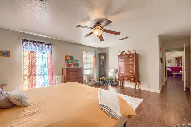 200 Meadowview, Lytle, TX 78052