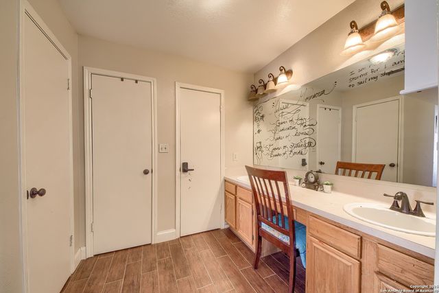 200 Meadowview, Lytle, TX 78052