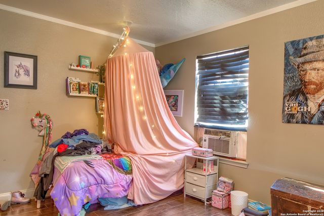 200 Meadowview, Lytle, TX 78052