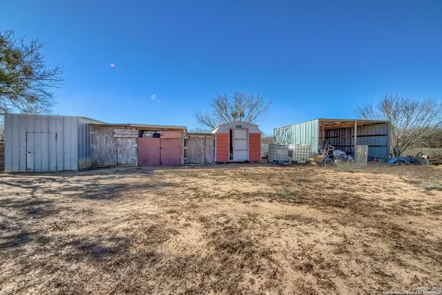 200 Meadowview, Lytle, TX 78052