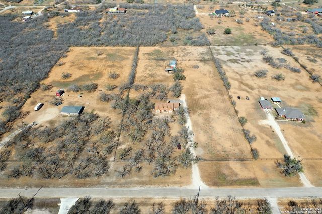 200 Meadowview, Lytle, TX 78052