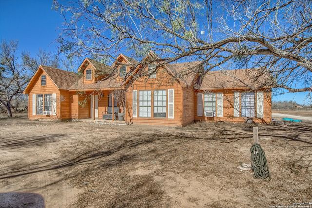 200 Meadowview, Lytle, TX 78052