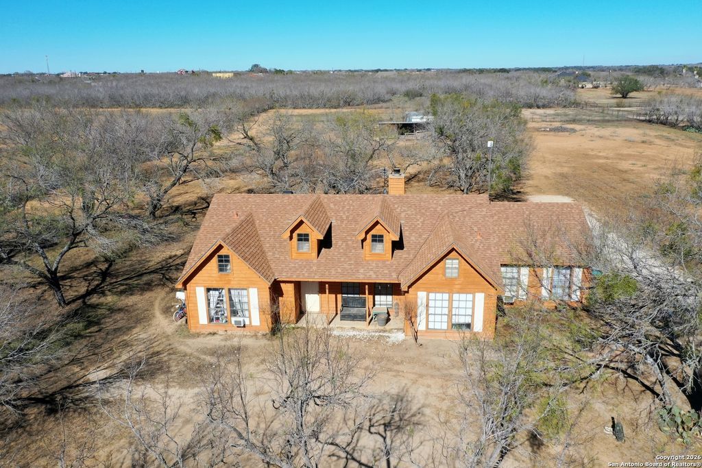 200 Meadowview, Lytle, TX 78052