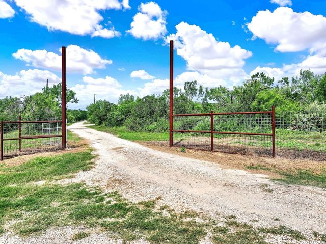 618 PRIVATE ROAD 5769, Castroville, TX 78009