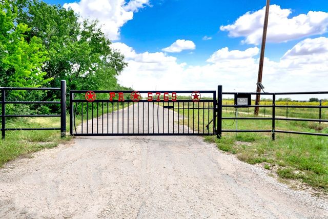 618 PRIVATE ROAD 5769, Castroville, TX 78009