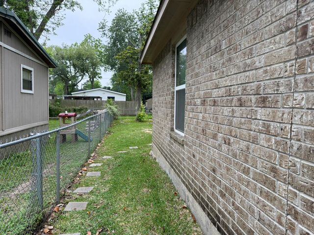 11817 13th Street, Santa Fe, TX 77510