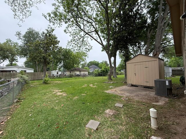 11817 13th Street, Santa Fe, TX 77510