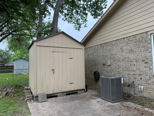 11817 13th Street, Santa Fe, TX 77510