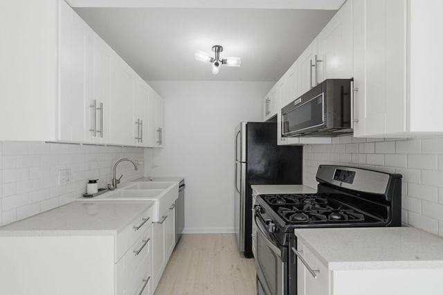 45197 Kensington Street, Utica, MI 48317