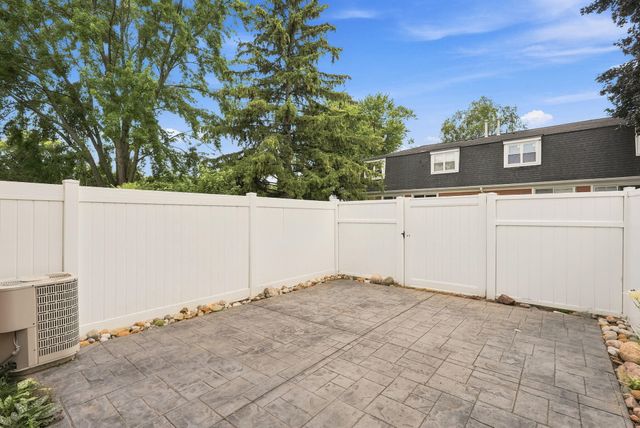 45197 Kensington Street, Utica, MI 48317