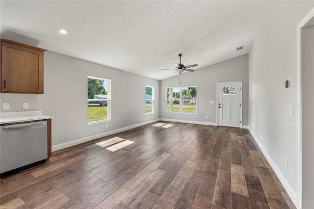 1025 CR 452A, Lake Panasoffkee, FL 33538