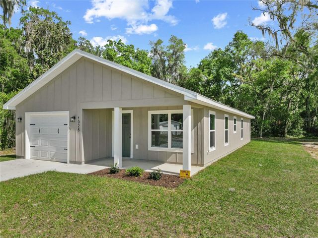 1025 CR 452A, Lake Panasoffkee, FL 33538