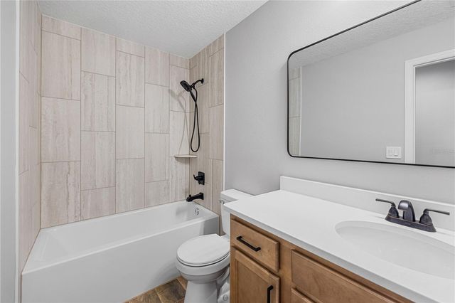 1025 CR 452A, Lake Panasoffkee, FL 33538