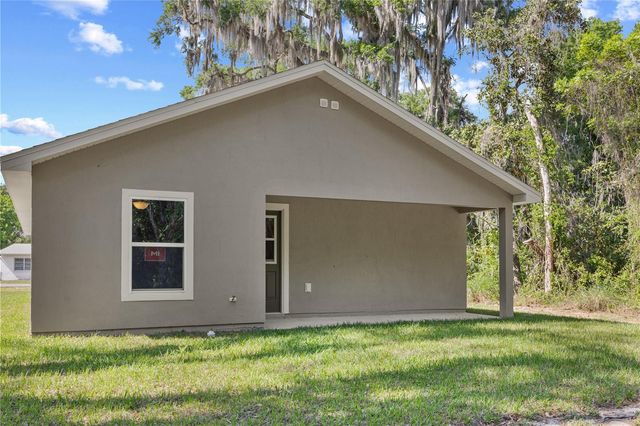 1025 CR 452A, Lake Panasoffkee, FL 33538