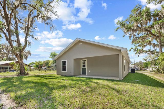1025 CR 452A, Lake Panasoffkee, FL 33538