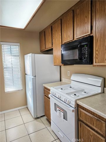 2554 Olive Drive 10, Palmdale, CA 93550