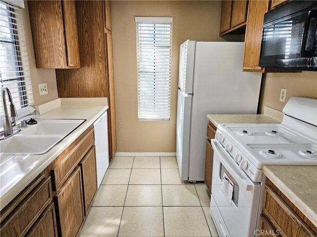 2554 Olive Drive 10, Palmdale, CA 93550