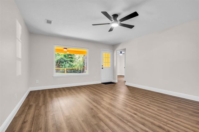 5945 Sinclair Drive, Montgomery, TX 77316