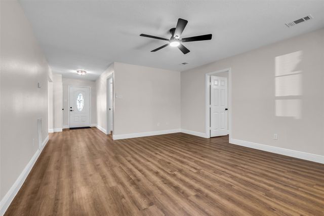 5945 Sinclair Drive, Montgomery, TX 77316