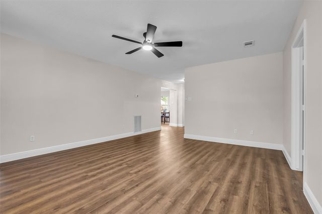 5945 Sinclair Drive, Montgomery, TX 77316