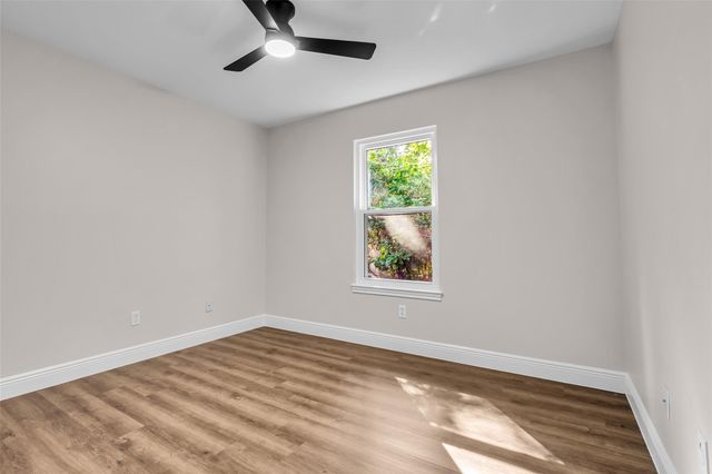 5945 Sinclair Drive, Montgomery, TX 77316