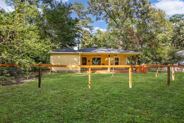 5945 Sinclair Drive, Montgomery, TX 77316