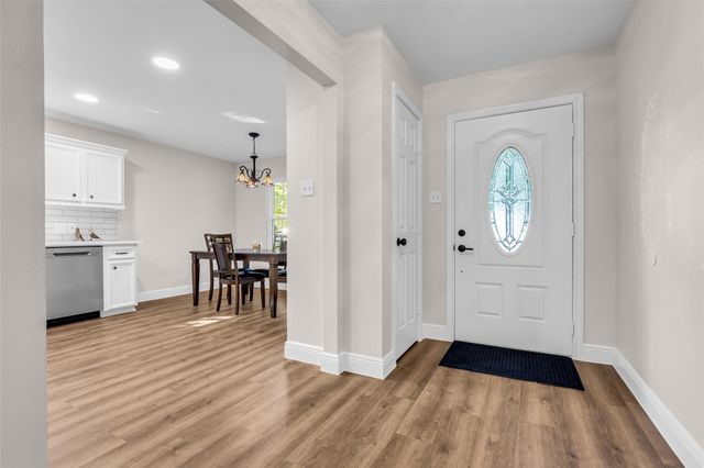 5945 Sinclair Drive, Montgomery, TX 77316