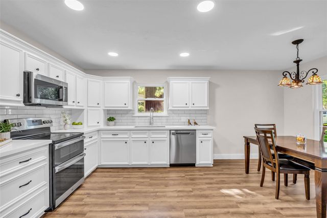 5945 Sinclair Drive, Montgomery, TX 77316