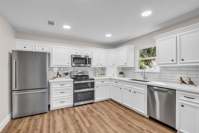 5945 Sinclair Drive, Montgomery, TX 77316