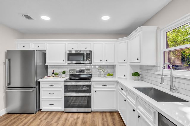 5945 Sinclair Drive, Montgomery, TX 77316