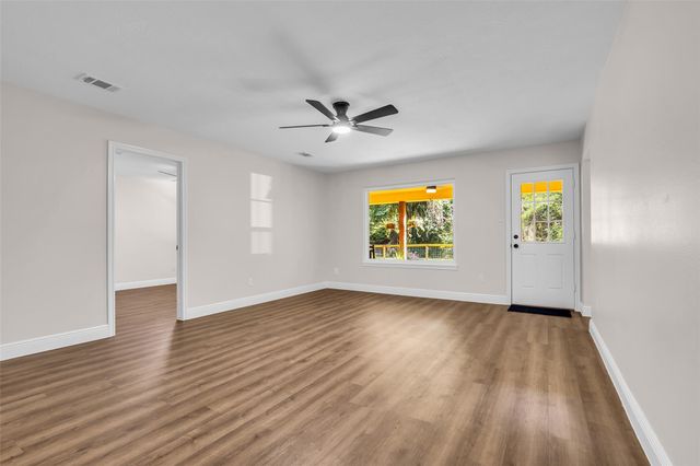 5945 Sinclair Drive, Montgomery, TX 77316