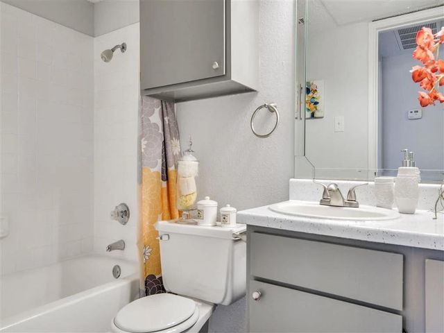 7610 Cameron Rd 379, Austin, TX 78752