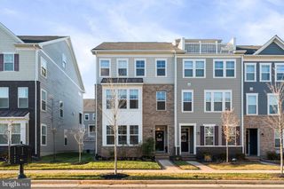 17706 LONGSPUR COVE LN, Dumfries, VA 22026