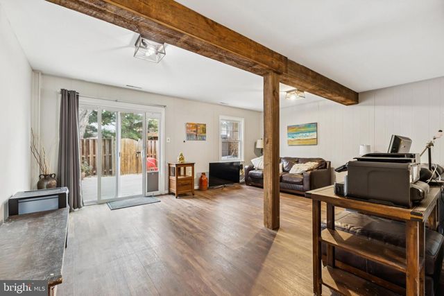 215 COMMONS DR NW, Vienna, VA 22180