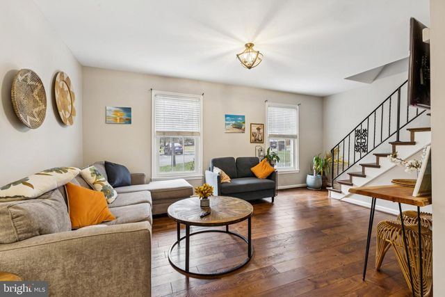 215 COMMONS DR NW, Vienna, VA 22180