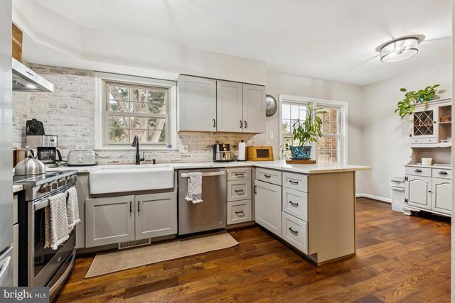 215 COMMONS DR NW, Vienna, VA 22180