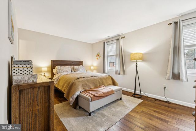 215 COMMONS DR NW, Vienna, VA 22180