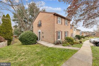 215 COMMONS DR NW, Vienna, VA 22180