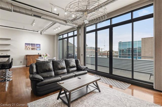 100 N Center Street 402, Royal Oak, MI 48067