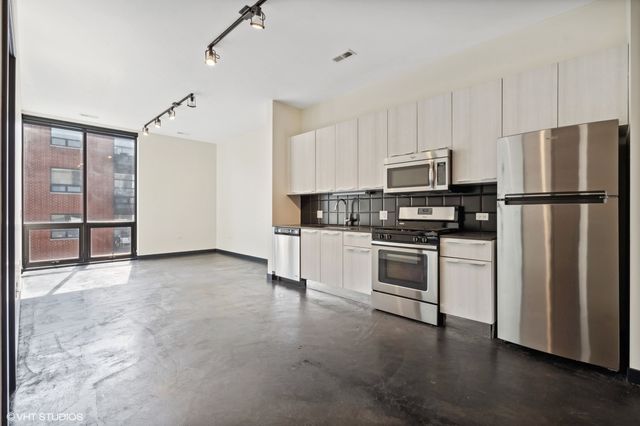 1647 N Milwaukee Avenue 304, Chicago, IL 60647