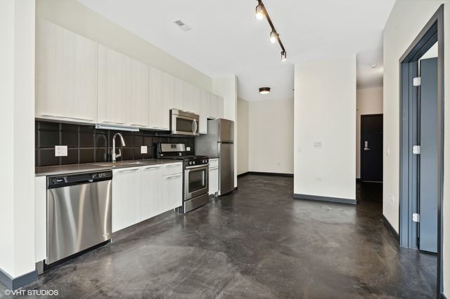 1647 N Milwaukee Avenue 304, Chicago, IL 60647