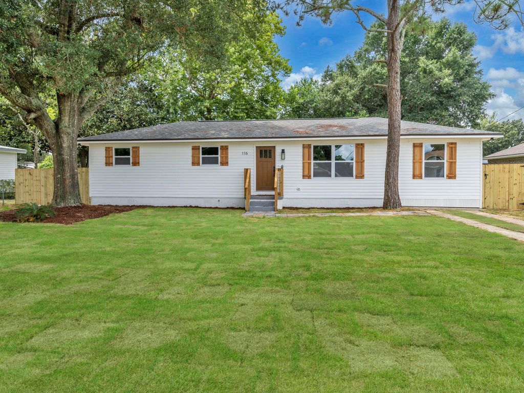 116 NW Moriarty Street, Fort Walton Beach, FL 32548