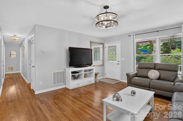 50 Autumn View Drive, Hendersonville, NC 28792
