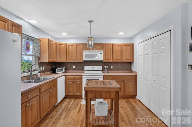 50 Autumn View Drive, Hendersonville, NC 28792