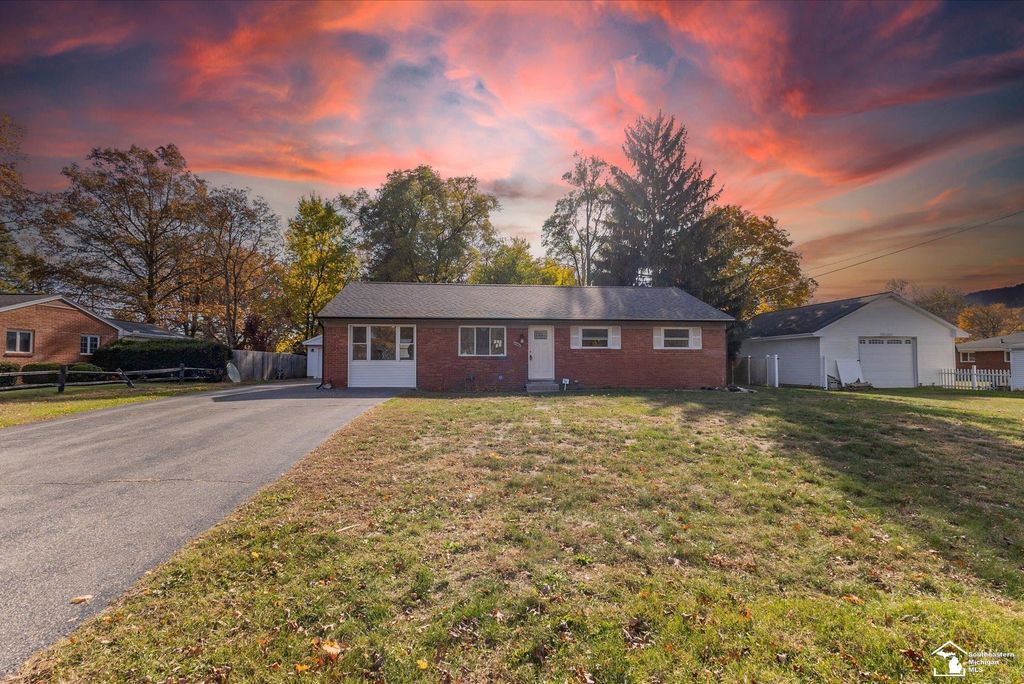 3835 Lois Drive, Lambertville, MI 48144